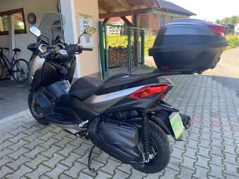 Skutr Yamaha x max 400 - 6