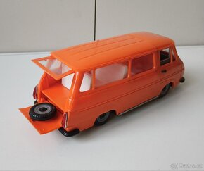 Oranžová Škoda 1203 KDN stará hračka Kaden - 6