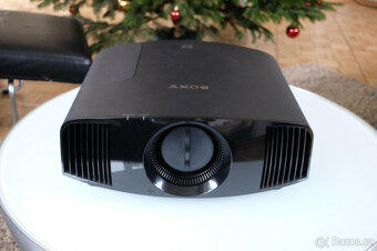 Projektor Sony VW260 4K v černé barvě - 6