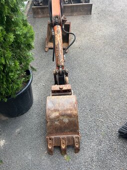 Schaeﬀ HR 12 – spolehlivý minibagr na vaši stavbu nebo zahra - 6