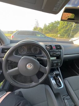 VW Golf 5 Hatchback 1.6 FSI 85kW - automatická převodovoka - 6