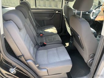 Volkswagen Touran 2.0 TDi 177000KM 7-MÍST r.v. 2011 SERVISKA - 6