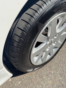 PEUGEOT 206 + - 6