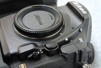 Nikon D850 + MB-D18 - 6