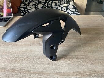 Prodám přední blatník – Honda CB125R 2020 - 6