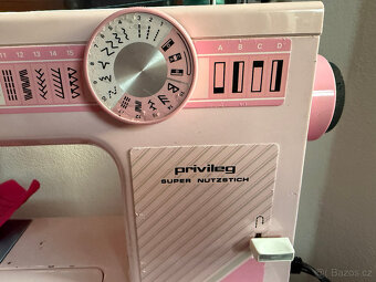 Růžový šicí stroj Privileg - 6