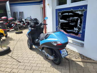 Tříkolka Piaggio MP3 RL 250 I.E. - 6