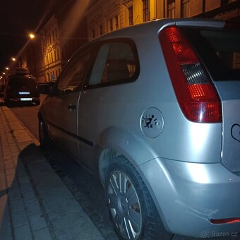 Ford fiesta 1.4 benzín, r.v 2003 - 6
