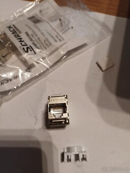 Prodám keystony RJ45 Schrack samozařezavaci stíněné 300ks - 6