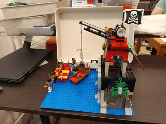 LEGO Pirates 6279 Skull Island - 6