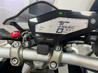 YAMAHA MT 09 - 6