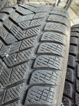 Zimní Pirelli 235 50 18 - 6