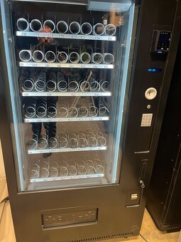 Prodám prodejní automat značky Vendo Sanden - 6