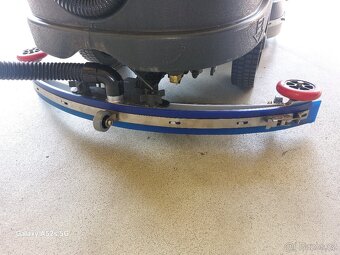 Podlahový mycí stroj Nilfisk Viper AS 710R se sedící obsluho - 6