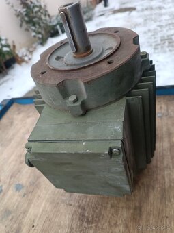 Elektromotor dahlanderův 1,8 /2,5kw 2. rychlostní - 6