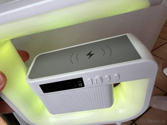 Budík s Bluetooth reproduktorem a bezdrátovým nabíjením - 6