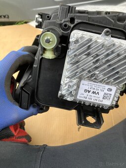 predni svetlo vw touareg 23- pravy prave - 6