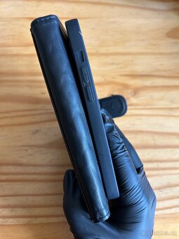 Zavírací kryt na iPhone 14 - 6