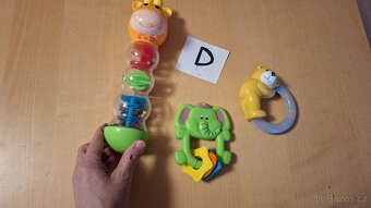 D - sada chrastítko, kousátko, žirafa - 6