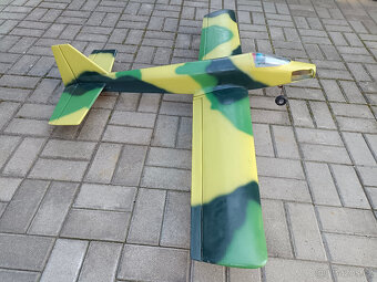 Starší rozdělané letadlo cca stíhačka bez motoru nové balza - 6