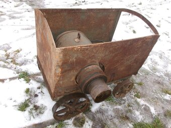 Prodám elektromotor zn.Škoda, namontován ve skříni, na 4-kol - 6