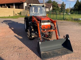 Malotraktor Kubota s kabinou a nakladačem - 6