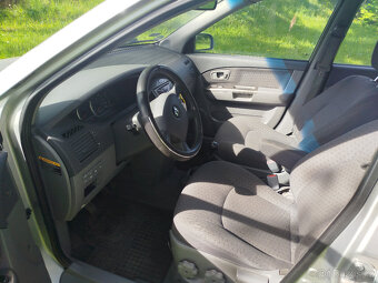 Kia Carens 2.0 - 6