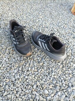 Běžecké boty ADIDAS 40⅔ - 6
