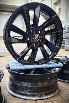 Alu Škoda orig. 17" 5x112 zánovní - 6