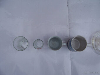 skleničky, hrníčky a skleněné struhadlo - 6