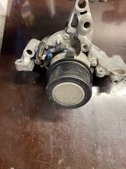 Vodní pumpa / čerpadlo chlazení BMW B57 - 6
