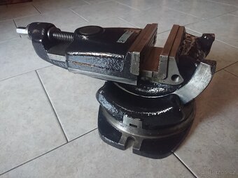 Strojní svěrák výklopný - otočný - 6