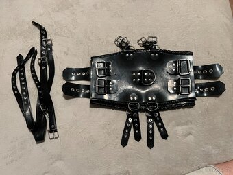 Latexový/gumový heavyrubber korzet s oky vel.M - 6
