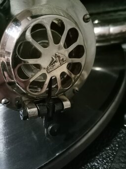 Gramofon " His Masters Voice" - 6