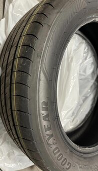 Prodám 4 ks letních pneu - 215/55 R18 - 6