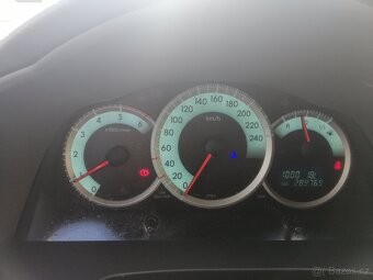 Toyota corrola verso 2,2D4D - 6
