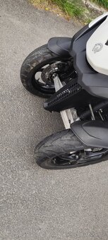 Skútr Quadro 350 D - 6