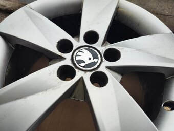 Prodám 2kusy 15"alu disků model Rotare originál Škoda Fabia - 6