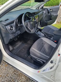 Toyota Auris Touring Sport 1,8 hybrid - 6