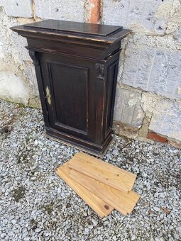 Černá malá skříňka - 6