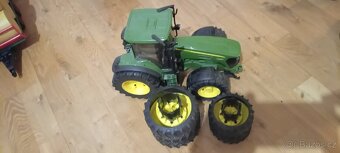 BRUDER Traktor +přídavná kola 4X - 6