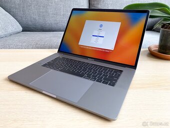 Apple MacBook Pro 15" (2018) - i7 2,20GHz, 16GB, 256GB, BOX - 6