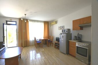Zařízený apartmán 3+kk s verandou a výhledem na bazén - 6