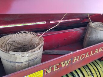 Prodám lis na malé hranaté balíky New Holland 55 - 6