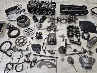 Díly motoru pro Suzuki GSXR 750 Srad gsxr750 - 6