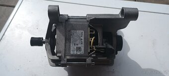 motor z pračky Whirpool - 6