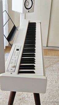 PIANO KORG D1 + nohy Korg ST-WL masivní dub + bedny 2xYamaha - 6