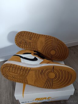 Air Jordan 1 Retro High OG "Yellow Ochre" - 6