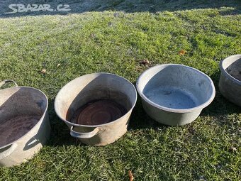 Stare plechove nadoby, pozinkovany hrnec, lavor - 6