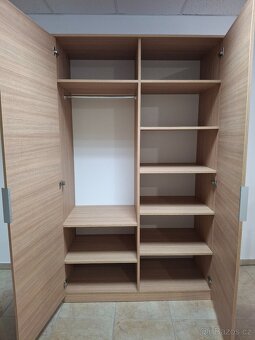 Postel se skříní a komodou - 6